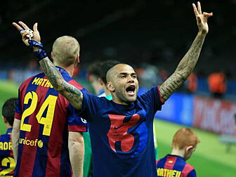 Dani Alves staying at Barcelon...